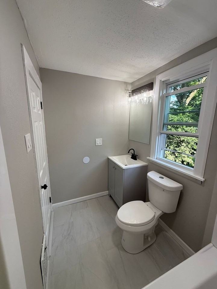 82 Bartholomew St - Photo 5 of 14
