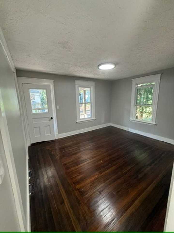 82 Bartholomew St - Photo 7 of 14