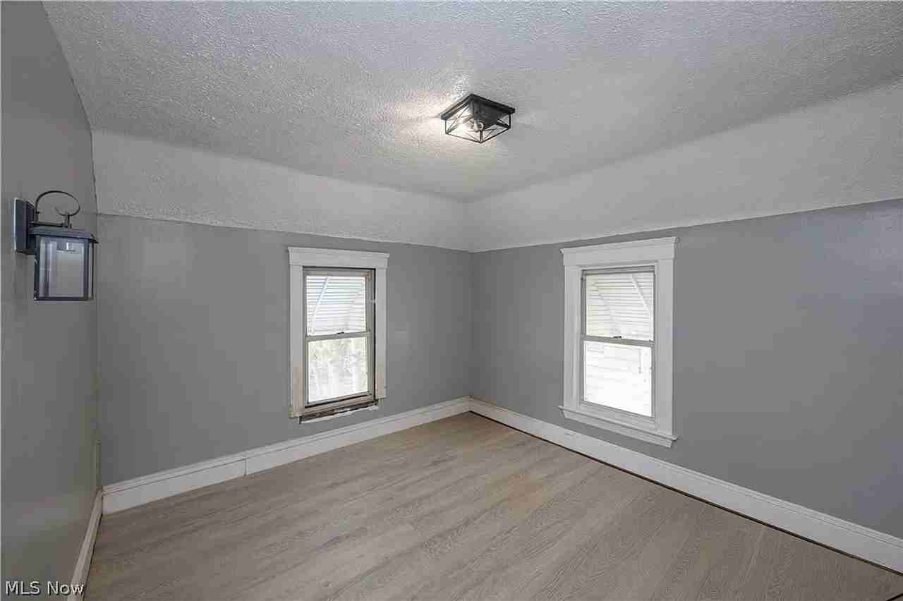 686 E 92nd St - Photo 6 of 15