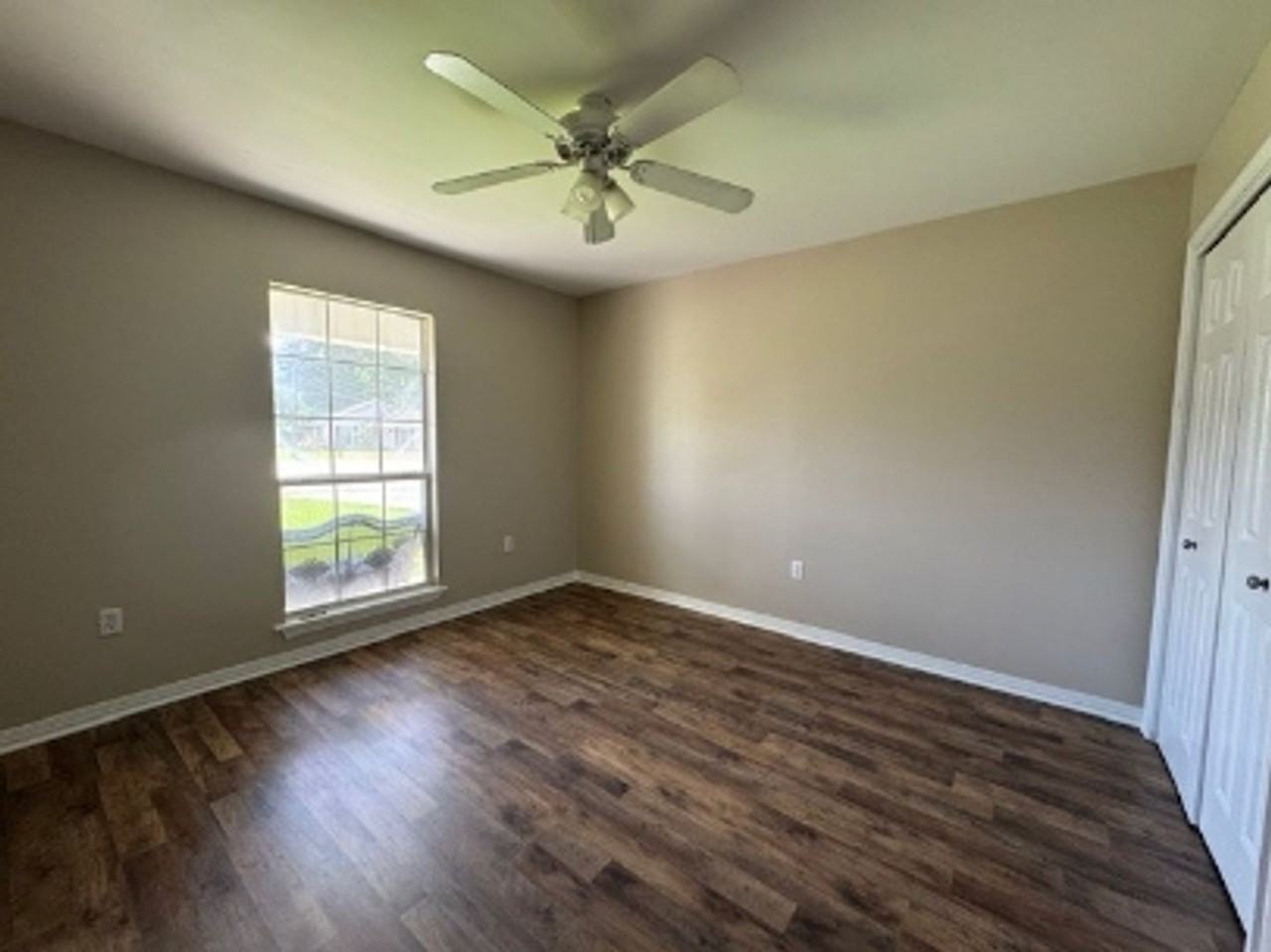 829 Eden Oaks Dr - Photo 2 of 10