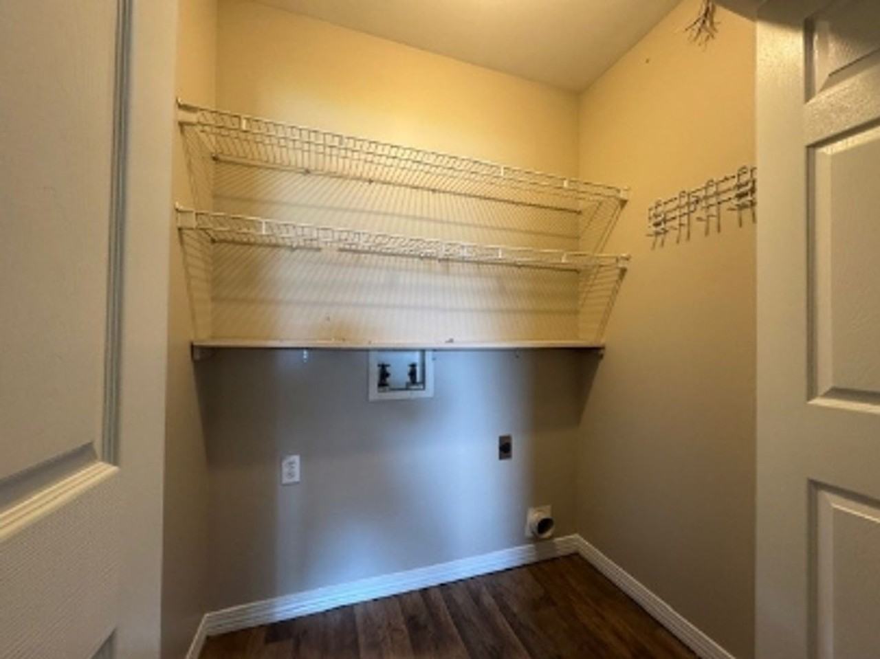 829 Eden Oaks Dr - Photo 3 of 10