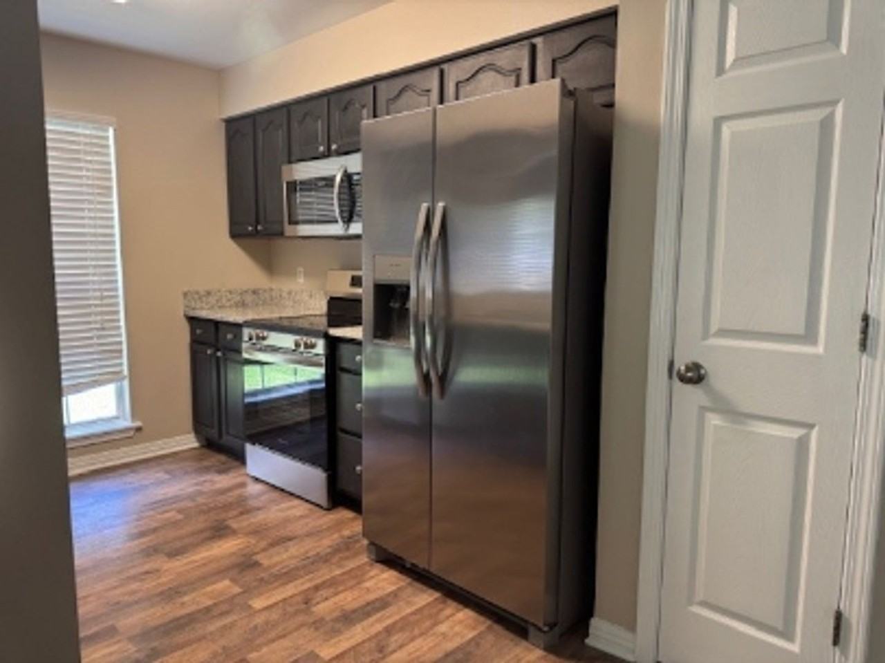 829 Eden Oaks Dr - Photo 6 of 10