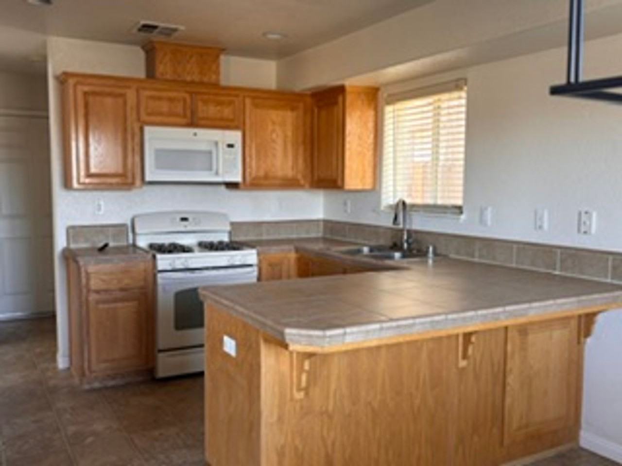 458 Sherwood Pl - Photo 7 of 35