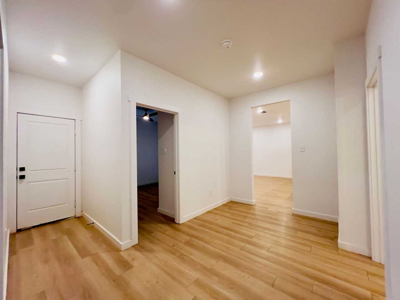 5805 Urbana Pl - Photo 4 of 23