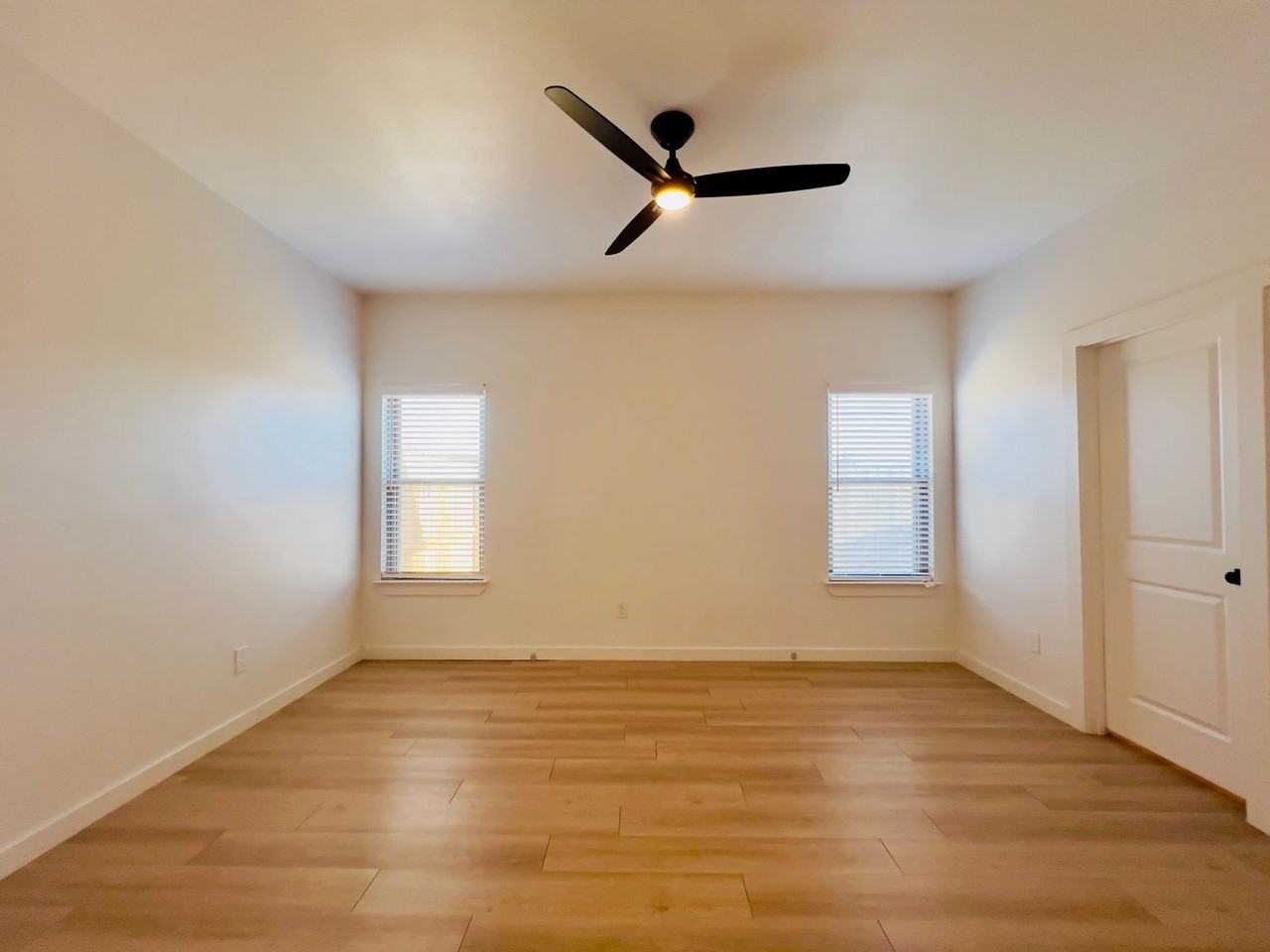 5805 Urbana Pl - Photo 6 of 23