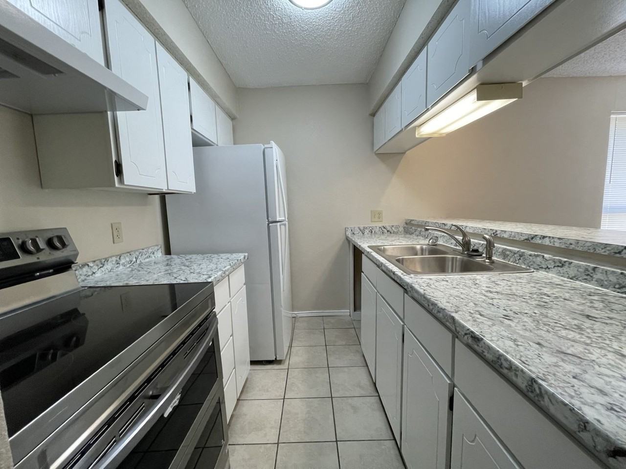 2508 Lido Ln - Photo 3 of 10