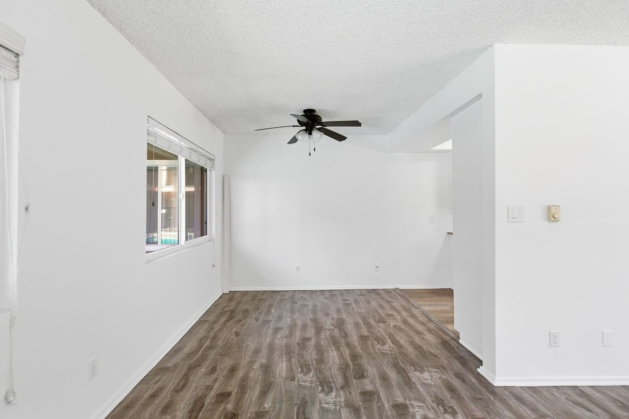 6652 Darby Ave - Photo 4 of 33
