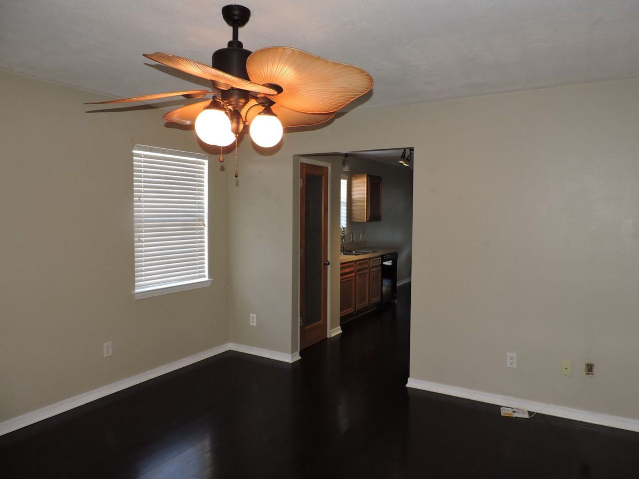 147 Creekview Dr - Photo 2 of 20