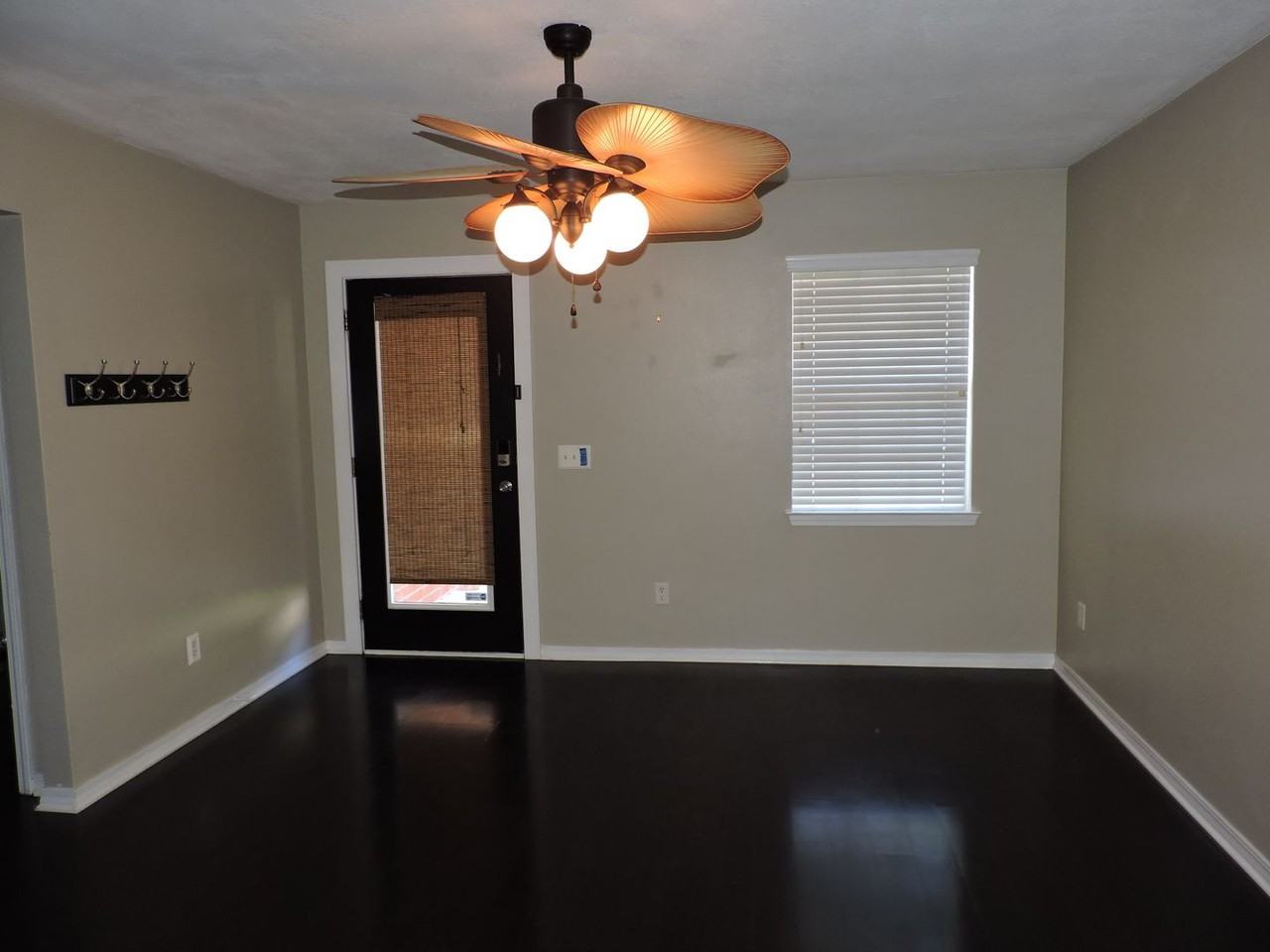 147 Creekview Dr - Photo 3 of 20