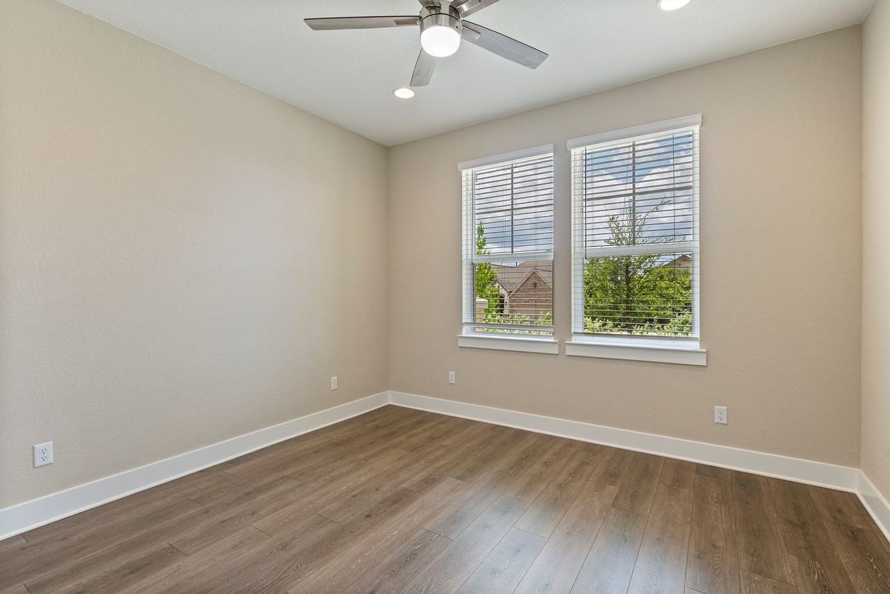 328 Berkeley Pl - Photo 5 of 29