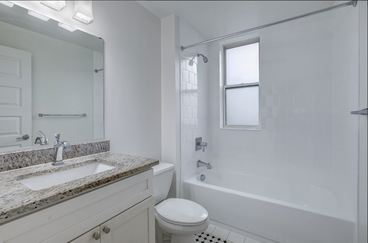 1336 S St Nw - Photo 2 of 6