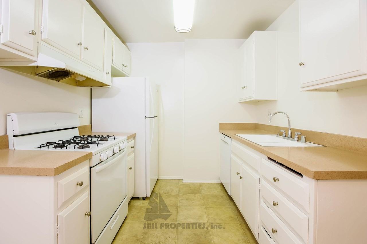 6600 Warner Ave - Photo 5 of 17
