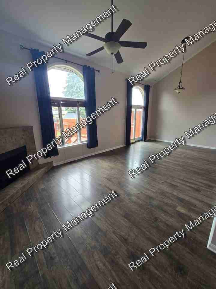 9149 Waymond Ave - Photo 3 of 14
