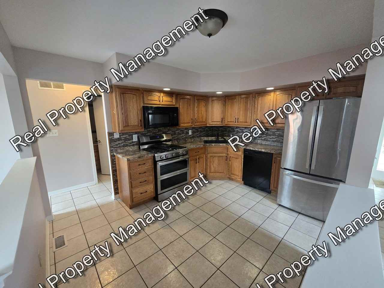 9149 Waymond Ave - Photo 4 of 14