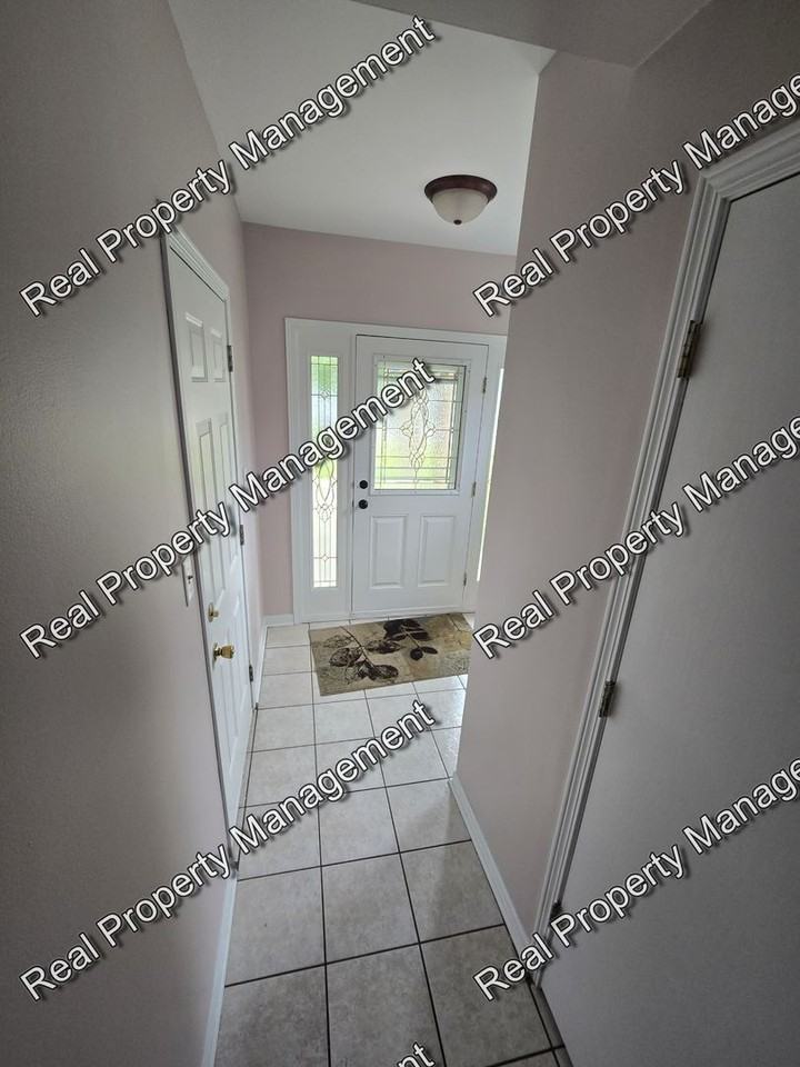 9149 Waymond Ave - Photo 5 of 14