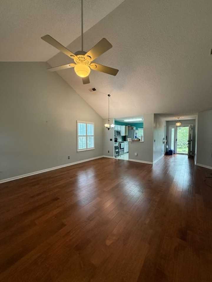 1325 Parkwood Dr - Photo 2 of 21