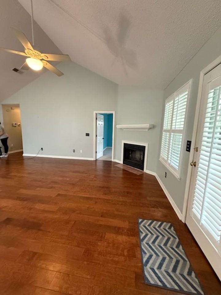 1325 Parkwood Dr - Photo 4 of 21