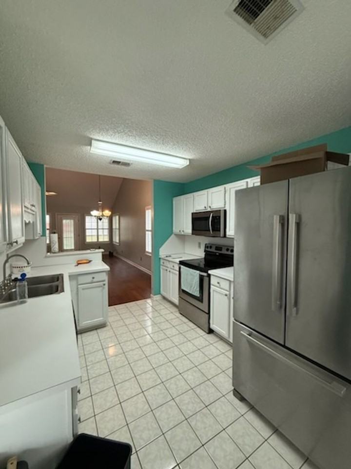 1325 Parkwood Dr - Photo 5 of 21