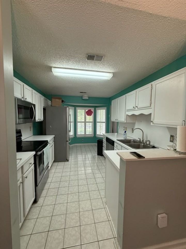 1325 Parkwood Dr - Photo 6 of 21