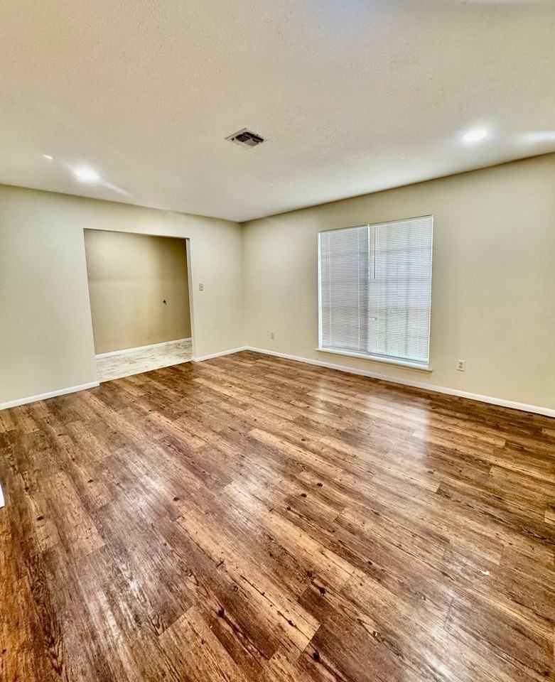 5122 Moultrie Dr - Photo 6 of 32