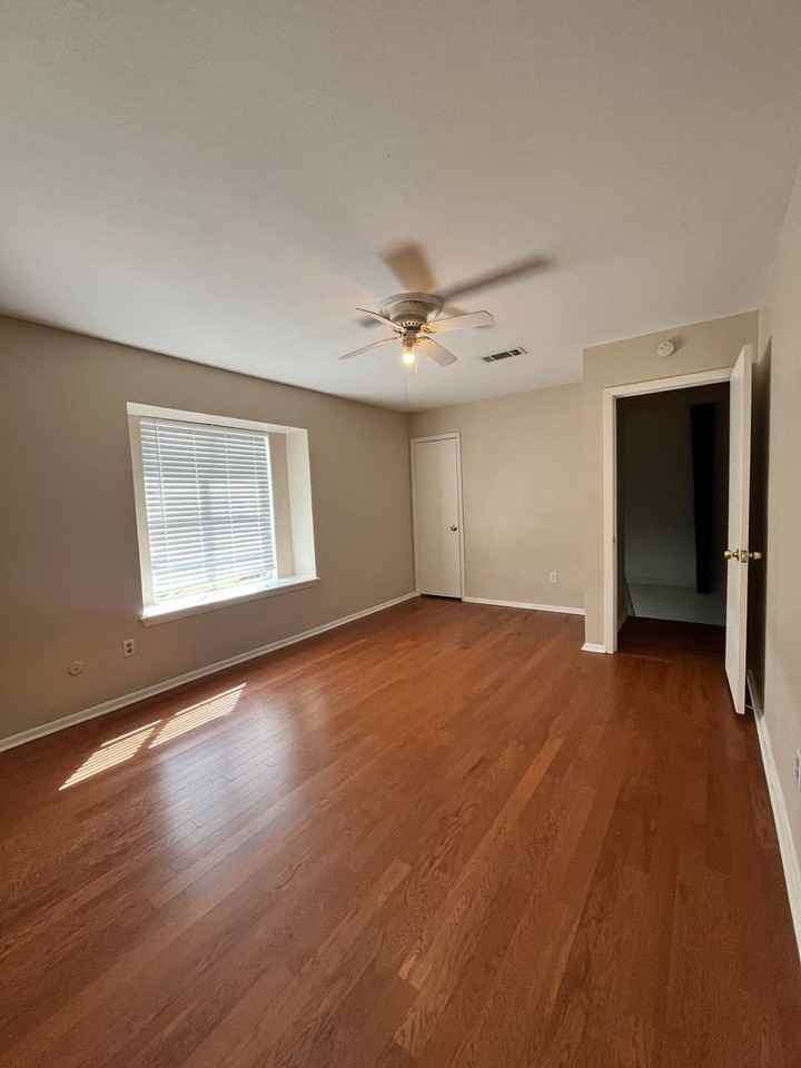 5117 Royalton Dr - Photo 3 of 26