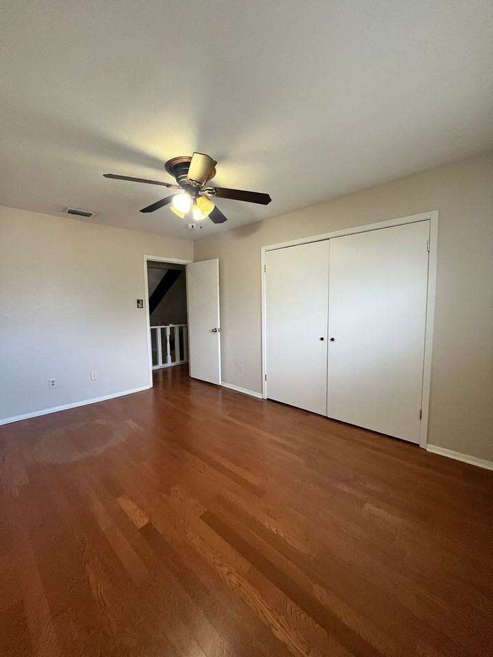 5117 Royalton Dr - Photo 5 of 26