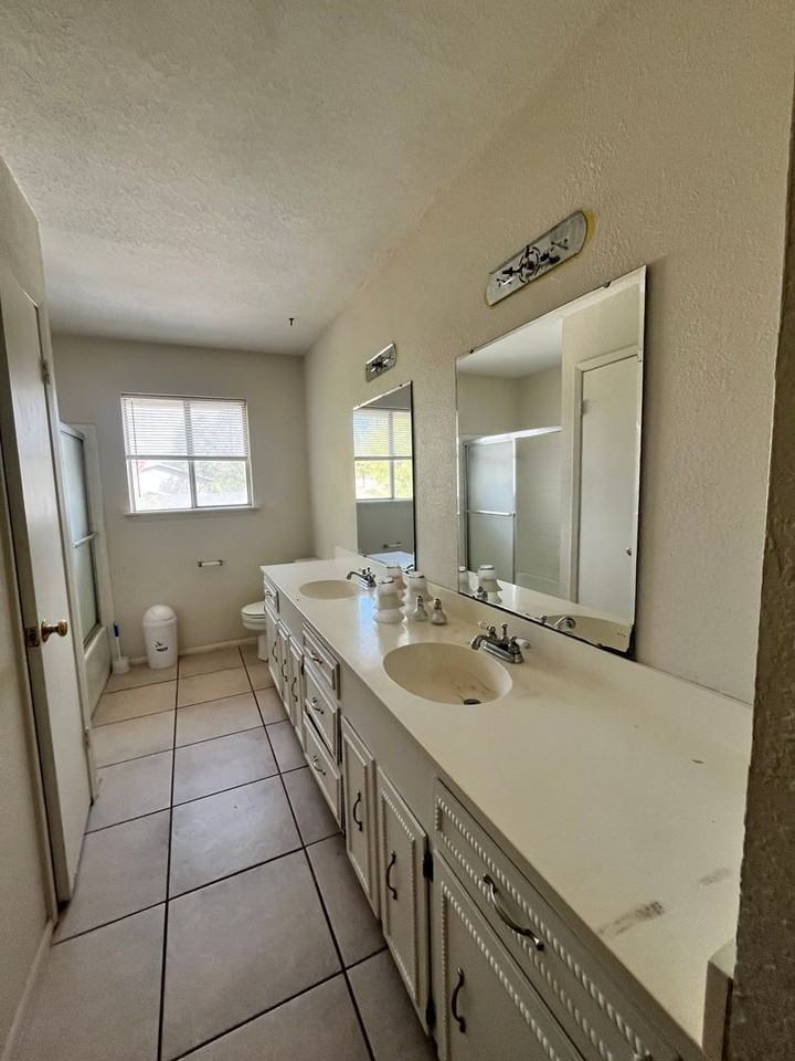 5117 Royalton Dr - Photo 6 of 26