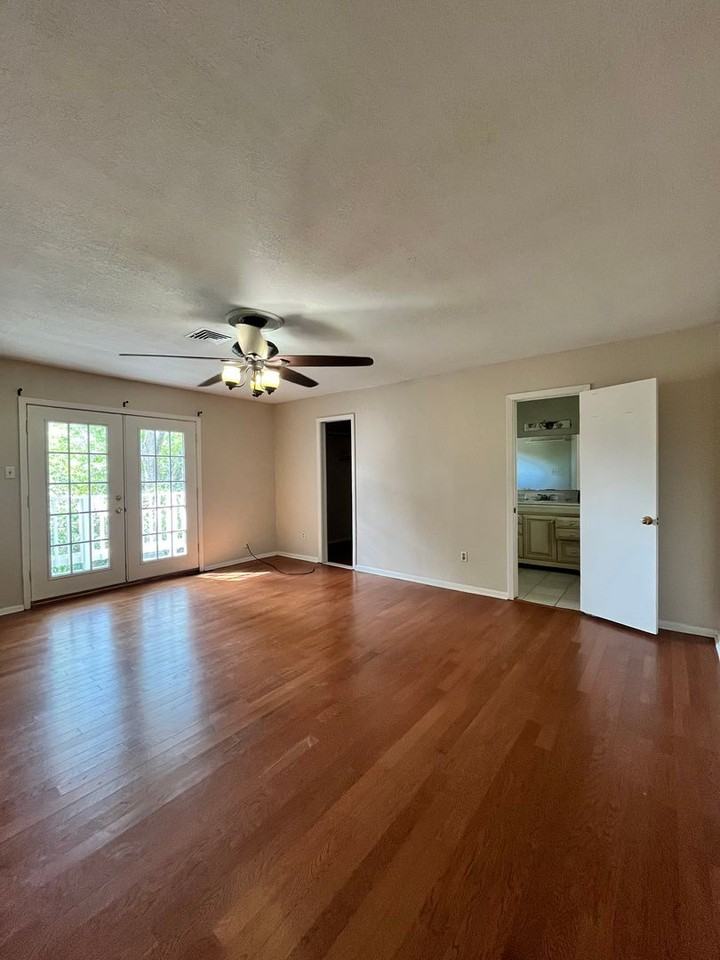 5117 Royalton Dr - Photo 7 of 26