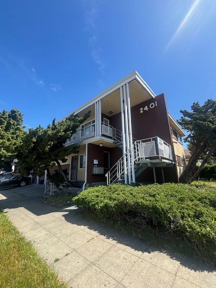2401 Bartlett St