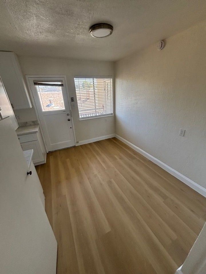 2401 Bartlett St - Photo 3 of 9