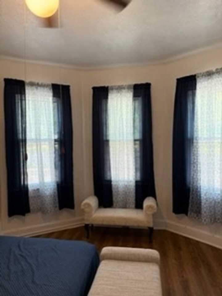 4209 Euclid Ave - Photo 5 of 11