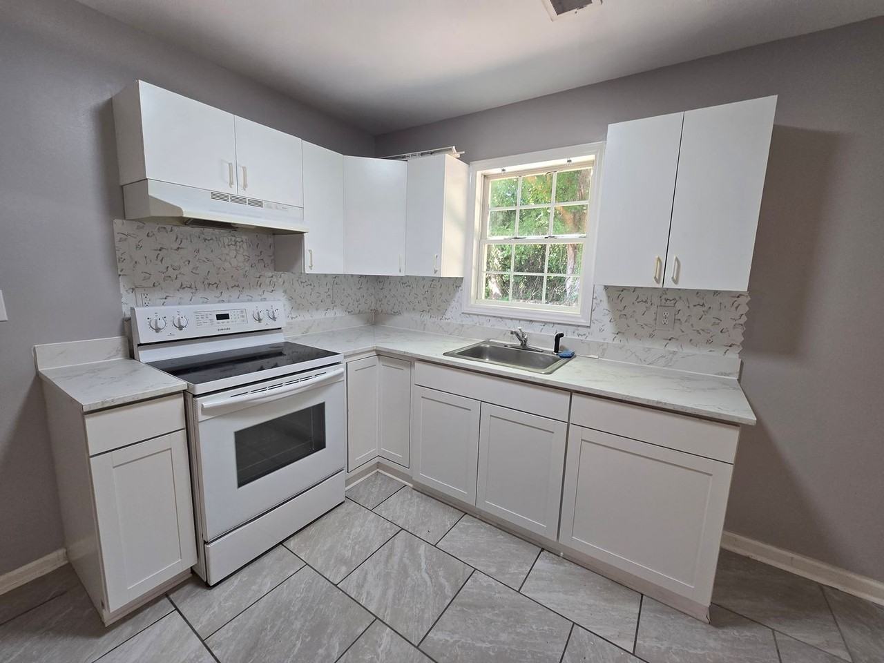 1302 Bencini Pl - Photo 2 of 10