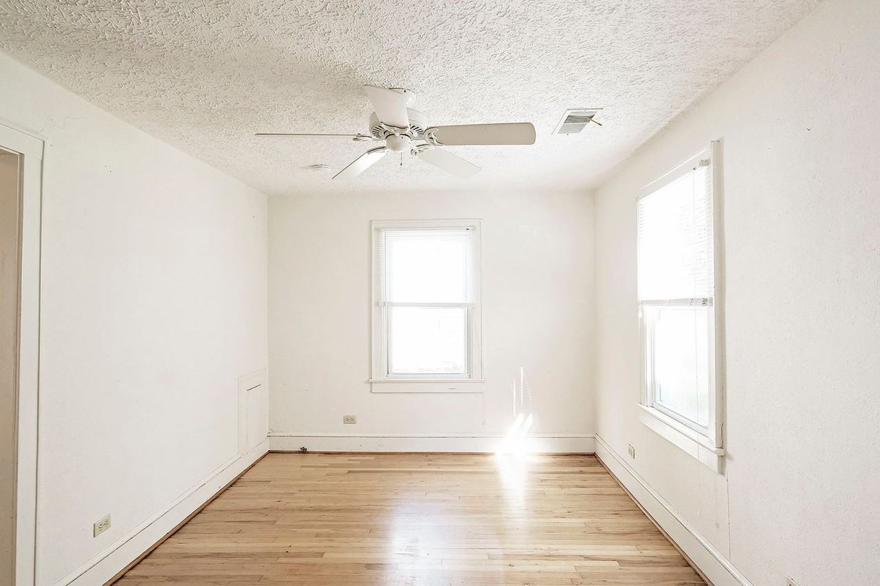 1306 Chesapeake St - Photo 2 of 15