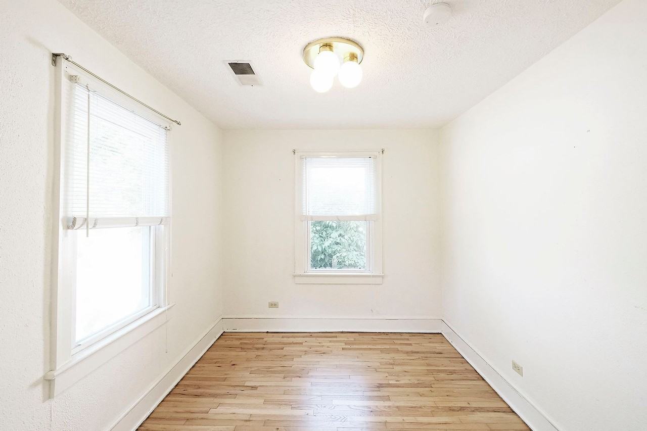 1306 Chesapeake St - Photo 6 of 15