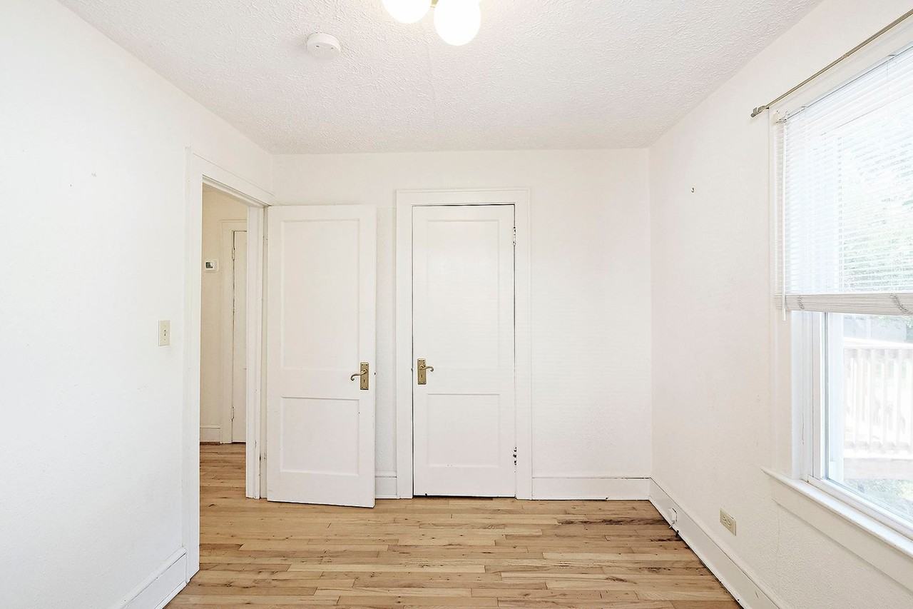 1306 Chesapeake St - Photo 7 of 15