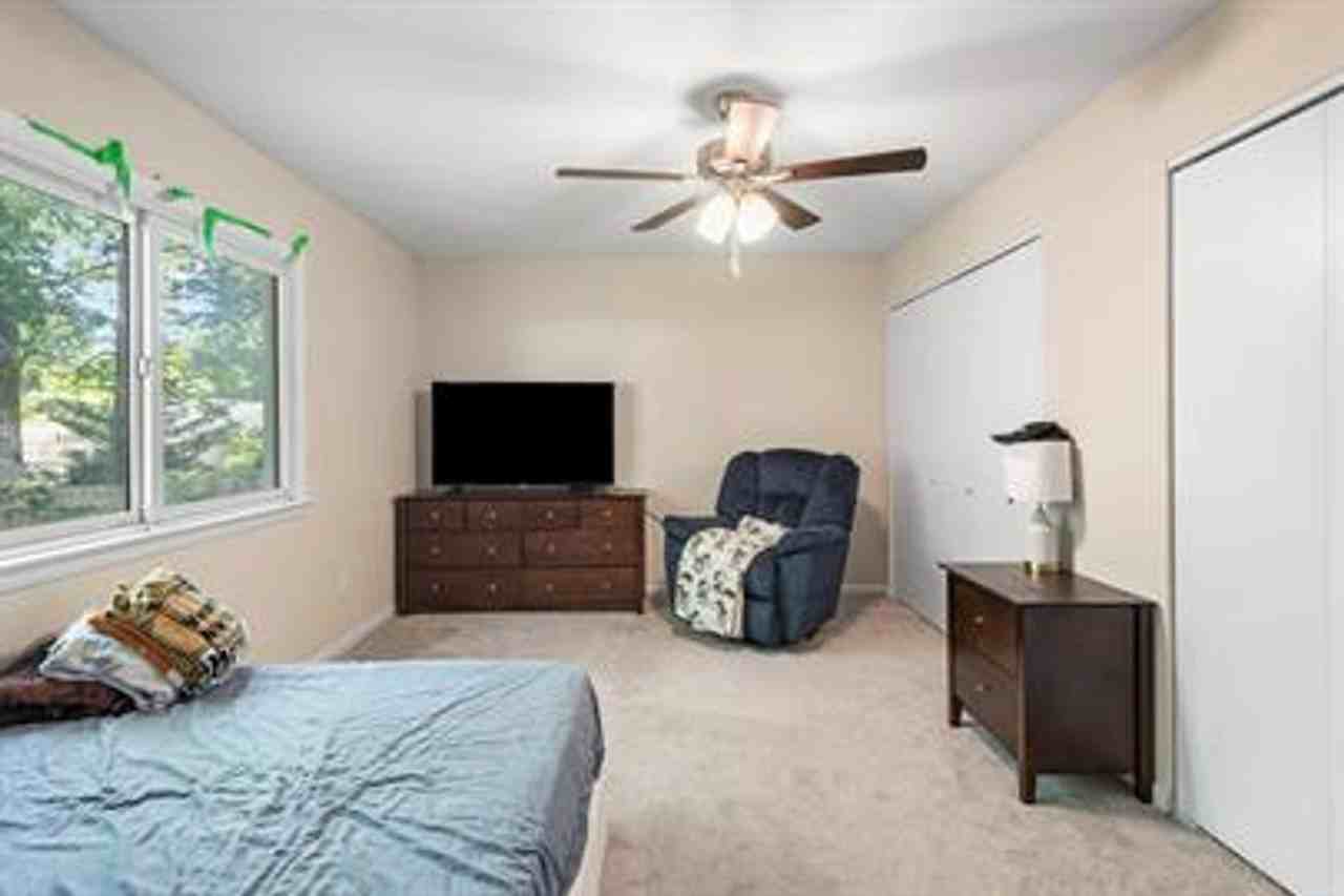 222 Belray Dr - Photo 5 of 21