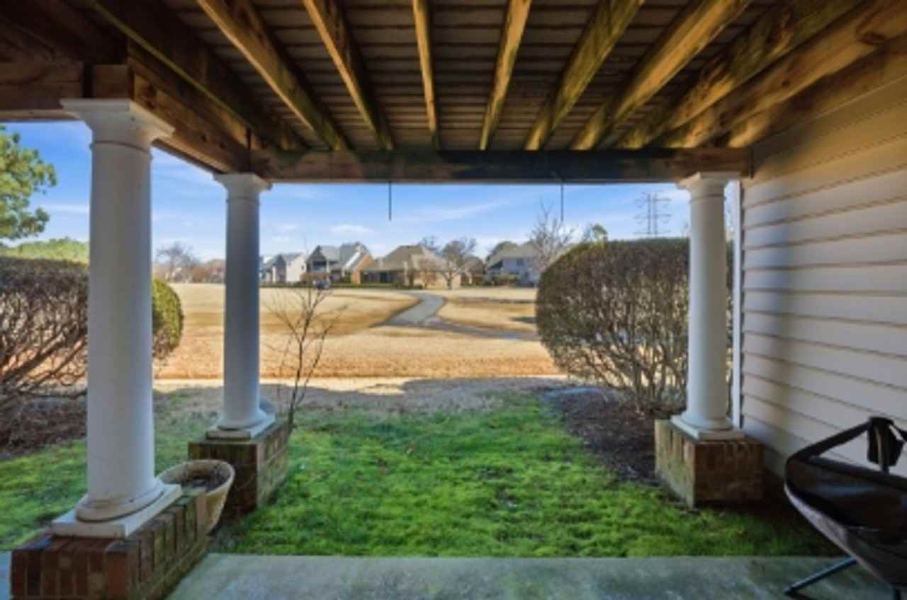 1005 Bay Breeze Dr - Photo 3 of 40