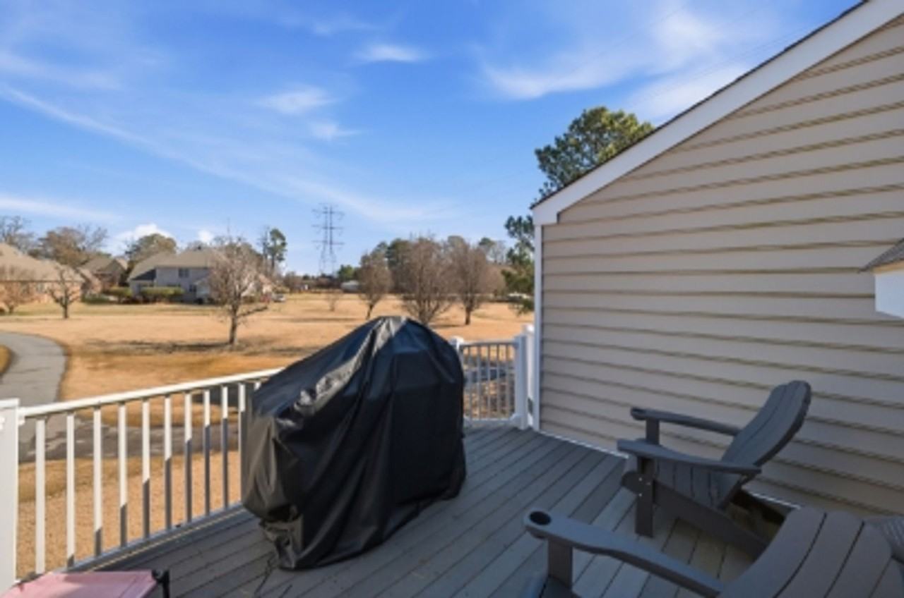 1005 Bay Breeze Dr - Photo 4 of 40