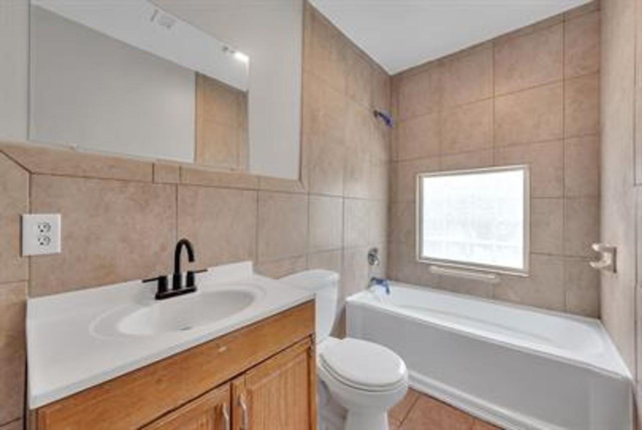 1009 Elkin St - Photo 2 of 9