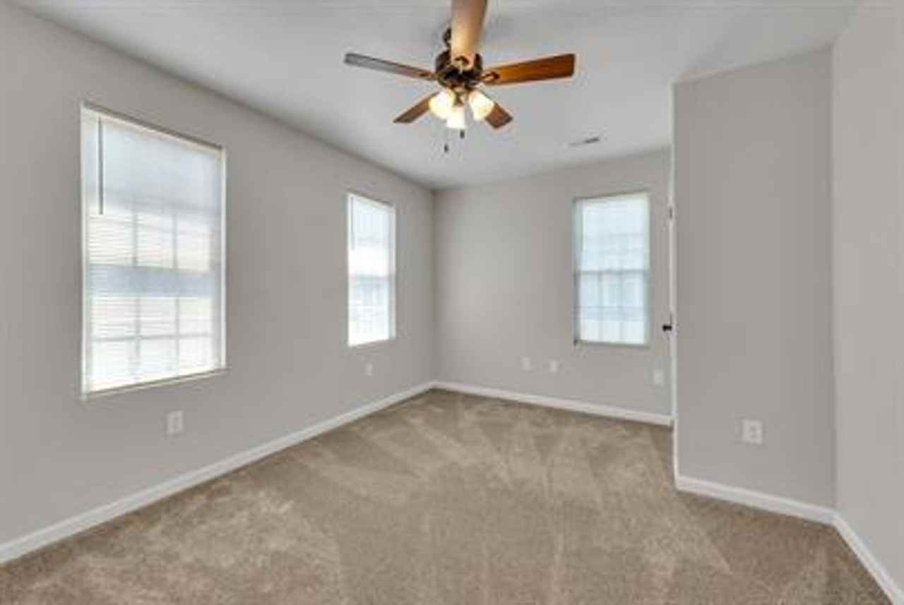 1009 Elkin St - Photo 4 of 9
