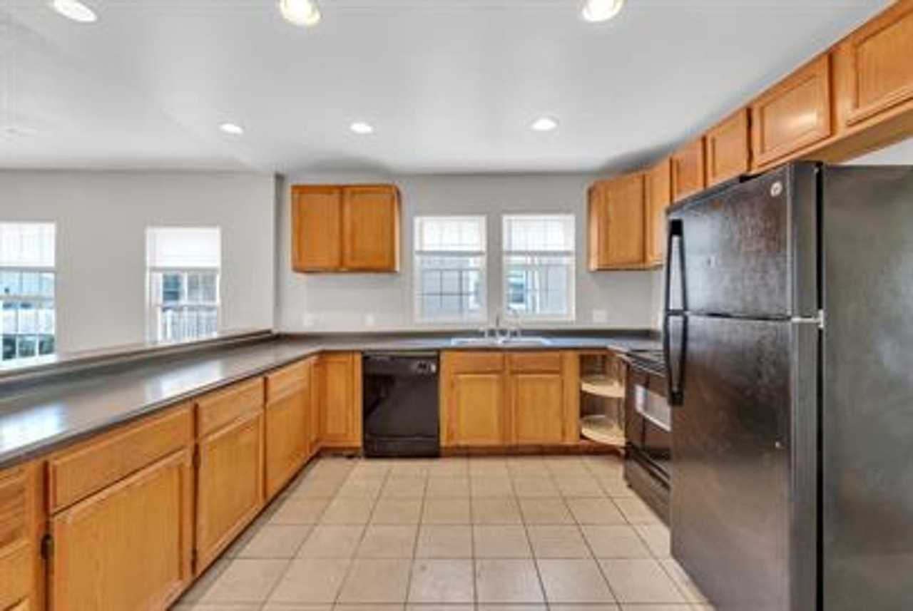 1009 Elkin St - Photo 5 of 9