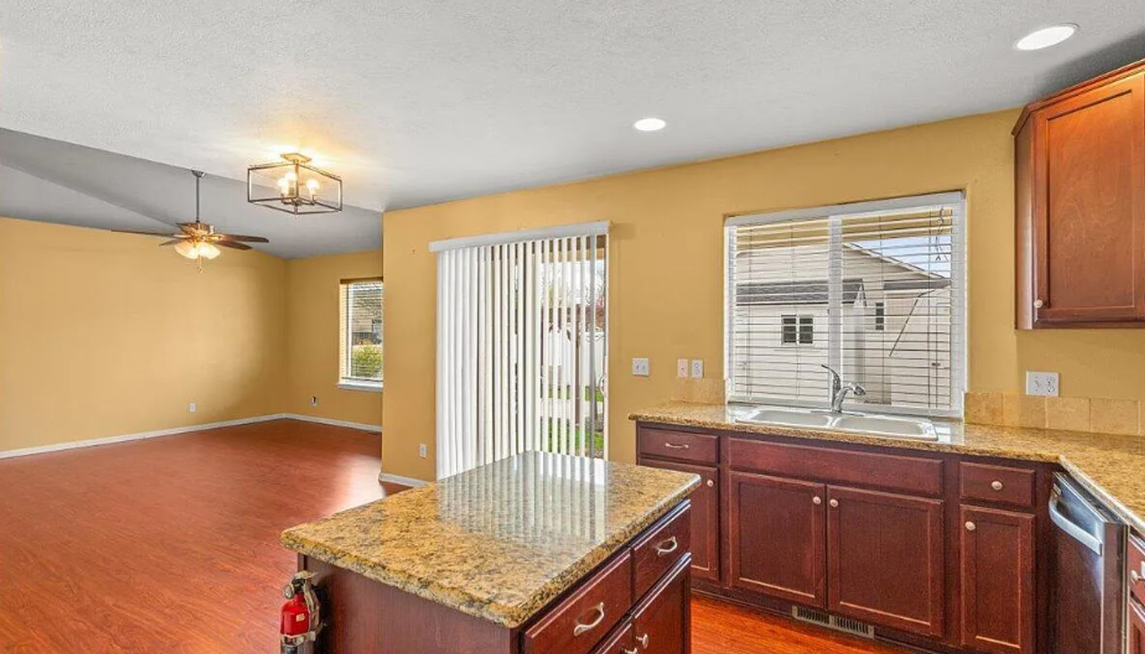 1449 N Moonstone St - Photo 3 of 11