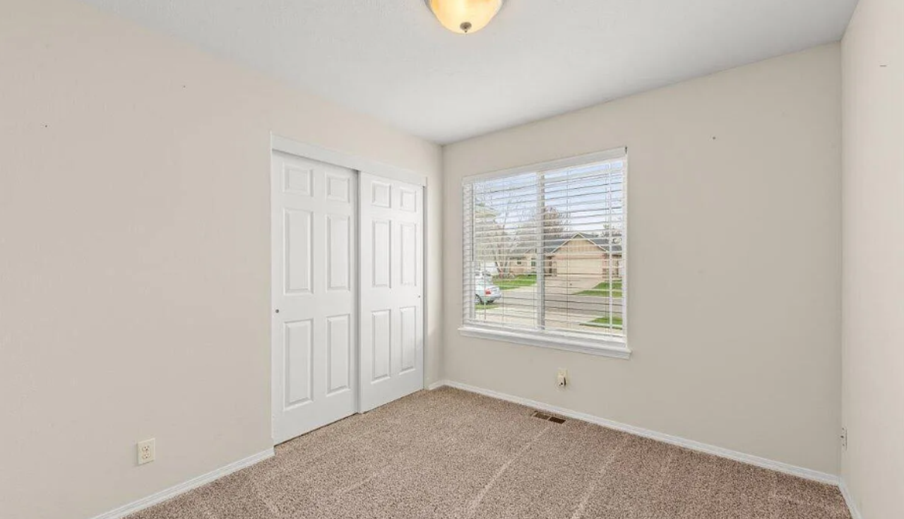 1449 N Moonstone St - Photo 7 of 11