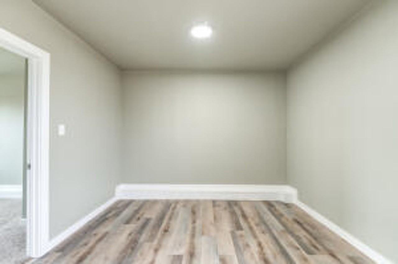918 E Rice St - Photo 5 of 15