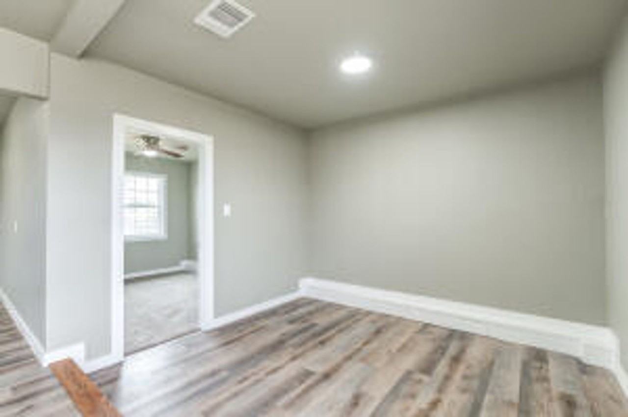 918 E Rice St - Photo 6 of 15