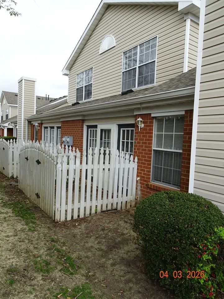 2703 Westgate Cir - Photo 2 of 21
