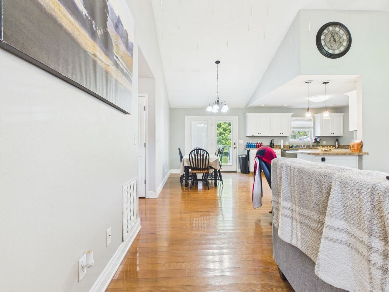 604 S Main St - Photo 2 of 24