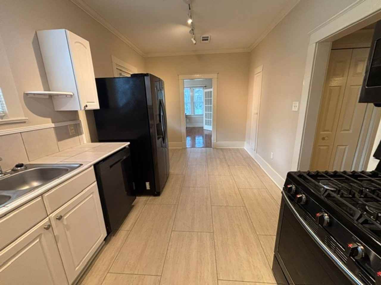 3044 Wilshire Dr - Photo 2 of 16