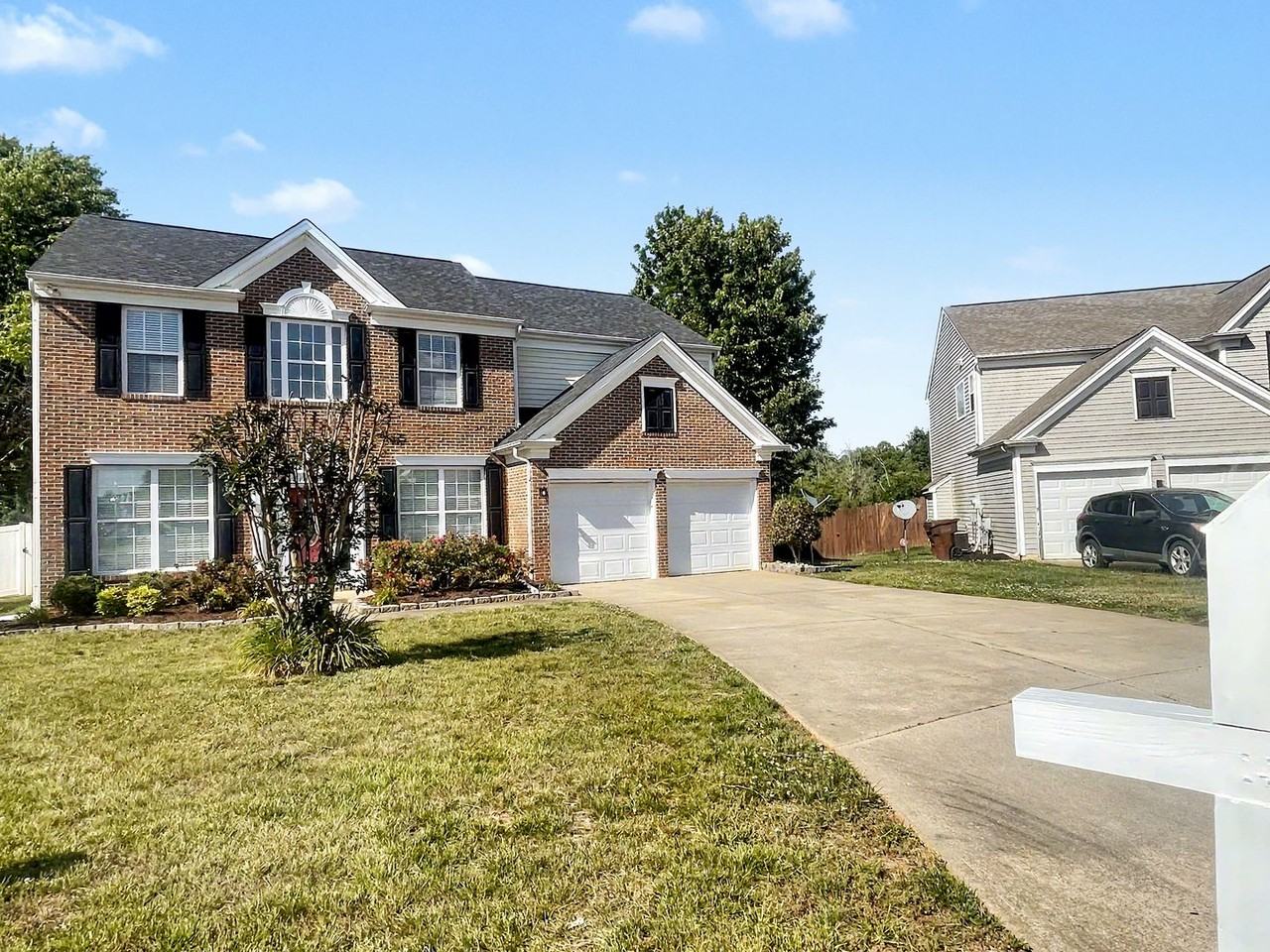 1481 Cantwell Ct - Photo 5 of 35