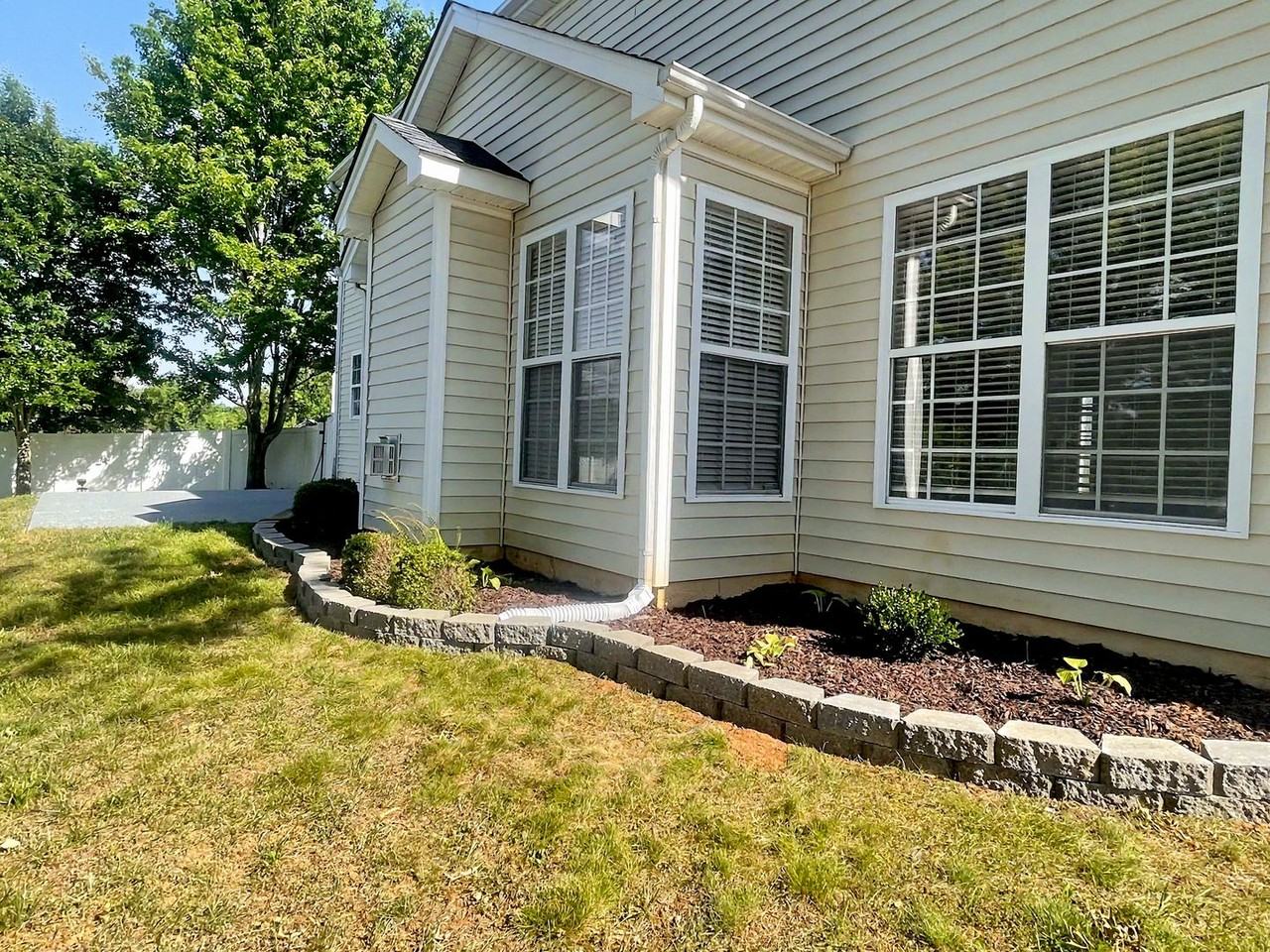 1481 Cantwell Ct - Photo 6 of 35